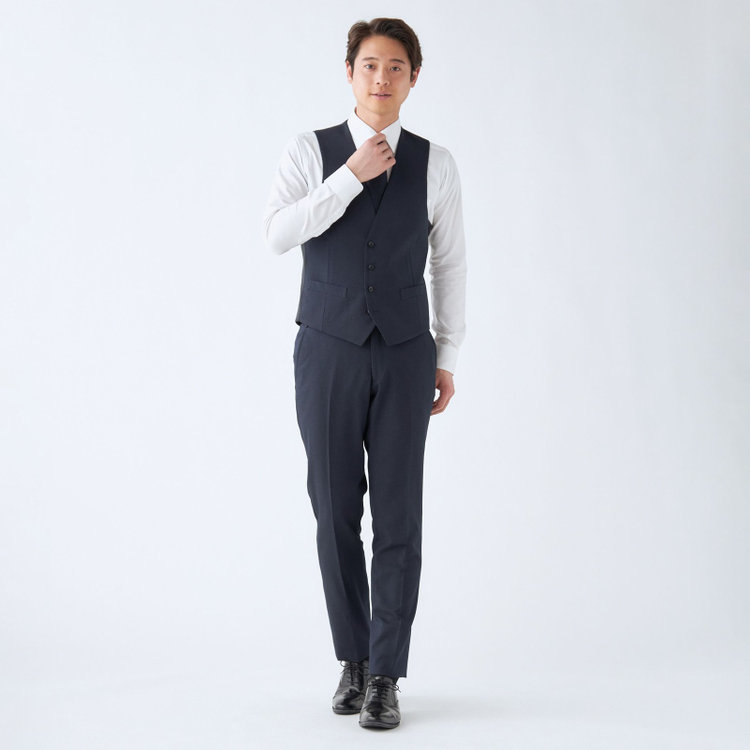 ブラックライン 【SLIM TAPERED_2】【年間】2釦シングルスリーピーススーツ 0タック/ネイビー/ウエストシャーリング/4S SUSTAINABILITY&ECOLOGY FABRIC/リバーシブルベスト仕様（グレー）/※パンツ裾上げ済仕様 紺濃色