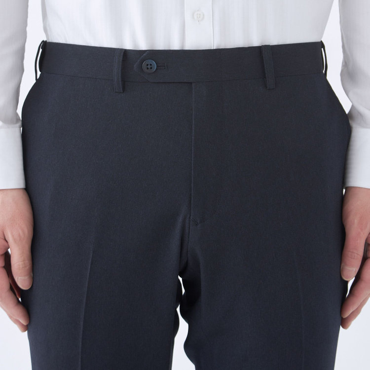 ブラックライン 【SLIM TAPERED】【年間】ポリエステル0タックテーパードパンツ/ネイビー/ウエストムーブ/ウォッシャブル/4S SUSTAINABILITY&ECOLOGY FABRIC/※裾上げ必要 紺中間