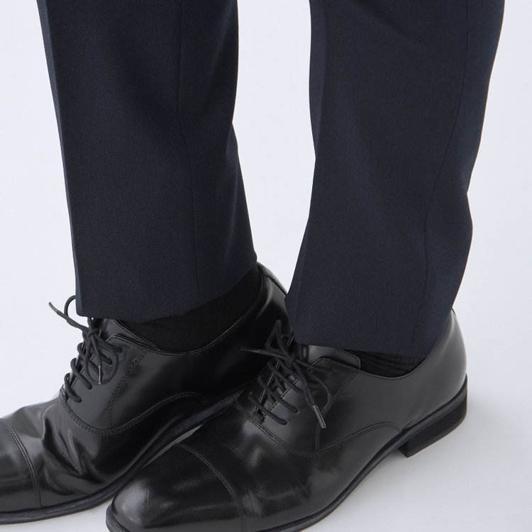 ブラックライン 【SLIM TAPERED】【年間】ポリエステル0タックテーパードパンツ/ネイビー/ウエストムーブ/ウォッシャブル/4S SUSTAINABILITY&ECOLOGY FABRIC/※裾上げ必要 紺中間