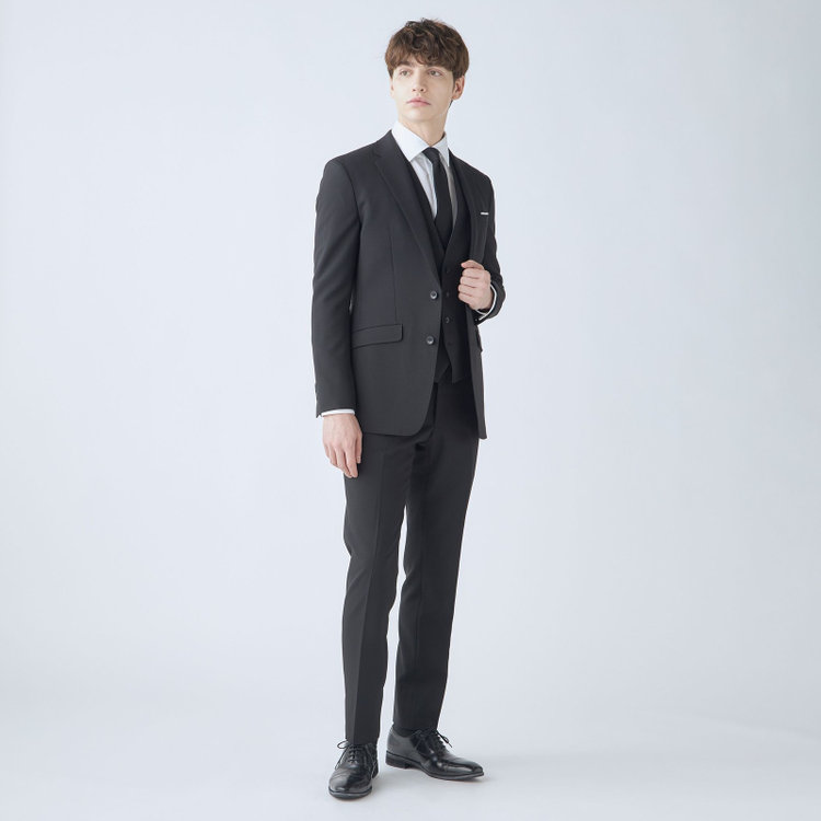 ブラックライン 【SLIM TAPERED_2】【年間】2釦シングルスリーピーススーツ 0タック/ブラック×シャドーストライプ/ウエストシャーリング/4S SUSTAINABILITY&ECOLOGY FABRIC/リバーシブルベスト仕様（グレー）/※パンツ裾上げ済仕様 黒