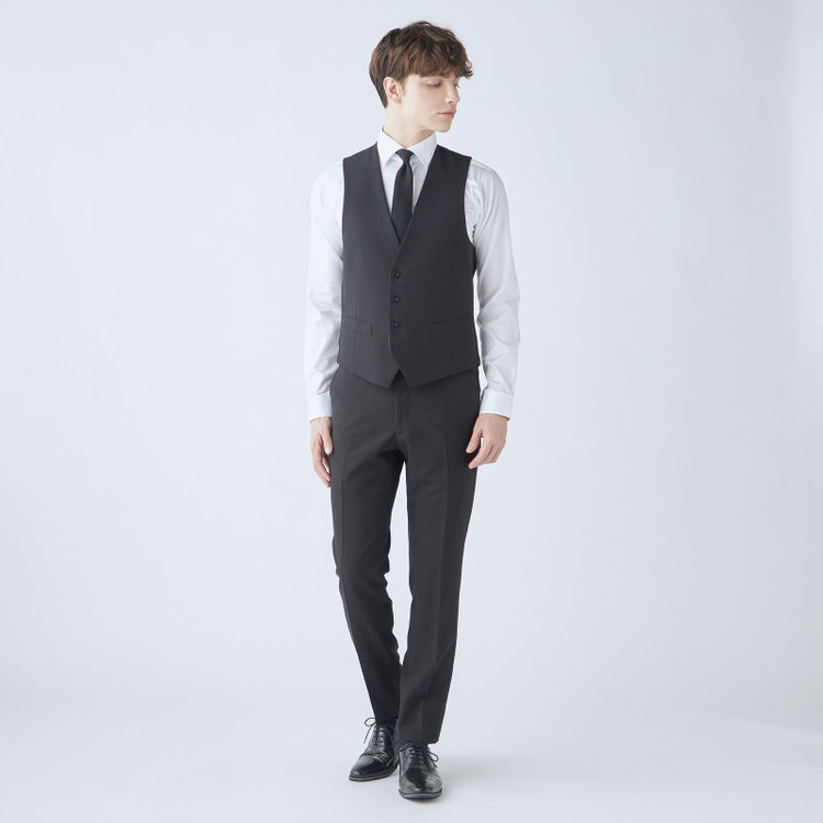 ブラックライン 【SLIM TAPERED_2】【年間】2釦シングルスリーピーススーツ 0タック/ブラック×シャドーストライプ/ウエストシャーリング/4S SUSTAINABILITY&ECOLOGY FABRIC/リバーシブルベスト仕様（グレー）/※パンツ裾上げ済仕様 黒