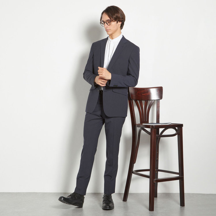 ブラックライン 【SLIM TAPERED_2】【春夏】2釦シングルスーツ 0タック/ネイビー×ヘアラインストライプ/ウエストシャーリング/4S SUSTAINABILITY&ECOLOGY FABRIC/ウォッシャブル/※パンツ裾上げ済仕様 紺中間