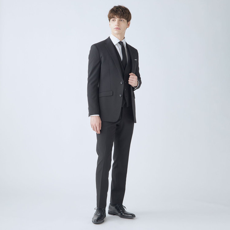 ブラックライン 【SLIM TAPERED_2】【年間】2釦シングルスリーピーススーツ 0タック/ブラック×シャドーストライプ/ウエストシャーリング/4S SUSTAINABILITY&ECOLOGY FABRIC/リバーシブルベスト仕様（グレー）/※パンツ裾上げ済仕様 黒