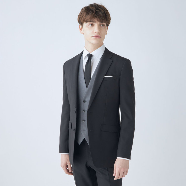 ブラックライン 【SLIM TAPERED_2】【年間】2釦シングルスリーピーススーツ 0タック/ブラック×シャドーストライプ/ウエストシャーリング/4S SUSTAINABILITY&ECOLOGY FABRIC/リバーシブルベスト仕様（グレー）/※パンツ裾上げ済仕様 黒