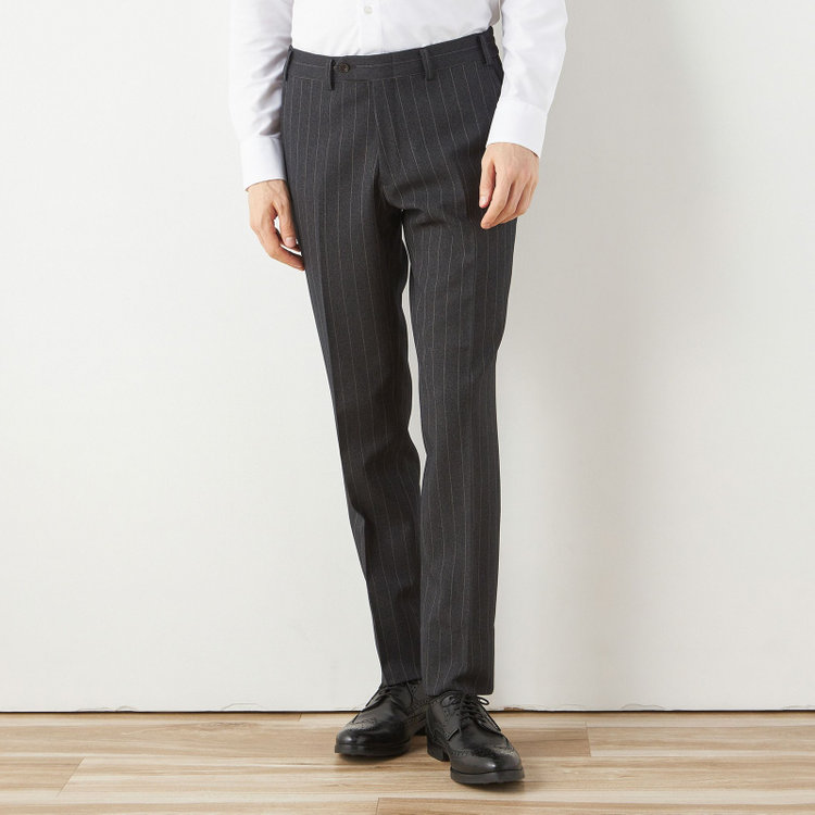 ブラックライン 【SLIM TAPERED_2】【秋冬】2釦シングルスリーピーススーツ 0タック/グレー×ストライプ/ウエストシャーリング/4S SUSTAINABILITY&ECOLOGY FABRIC/※パンツ裾上げ済仕様 グレー濃色