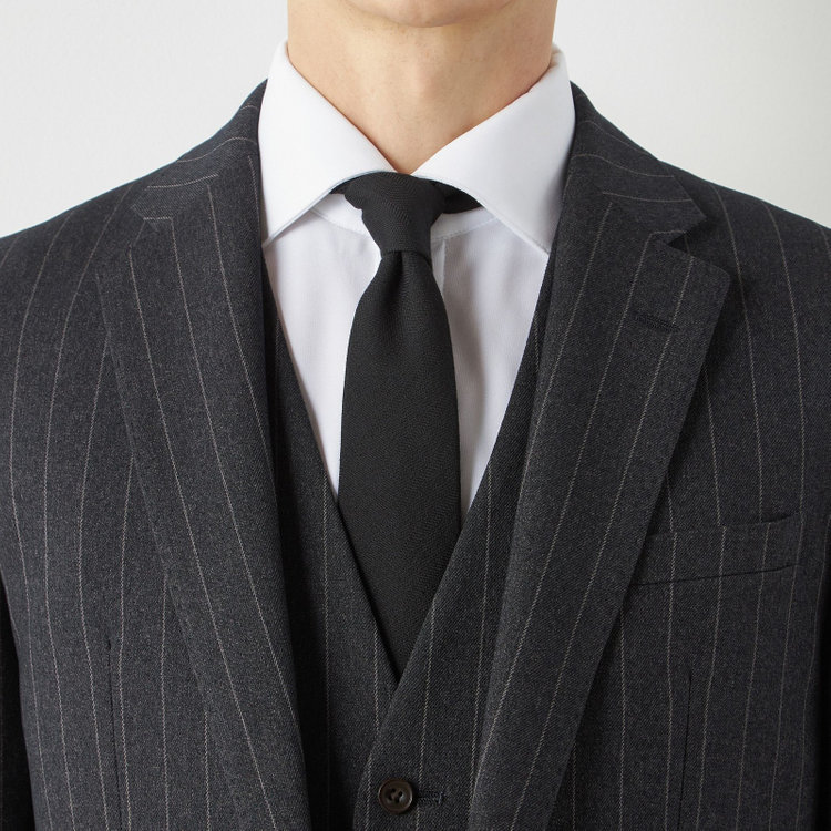 ブラックライン 【SLIM TAPERED_2】【秋冬】2釦シングルスリーピーススーツ 0タック/グレー×ストライプ/ウエストシャーリング/4S SUSTAINABILITY&ECOLOGY FABRIC/※パンツ裾上げ済仕様 グレー濃色