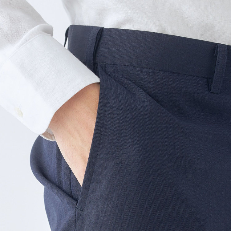 ブラックライン 【SLIM TAPERED】【年間】0タックテーパードパンツ/ネイビー×シャドーストライプ/ウエストムーブ/ウォッシャブル/4S SUSTAINABILITY&ECOLOGY FABRIC/※裾上げ必要 紺中間