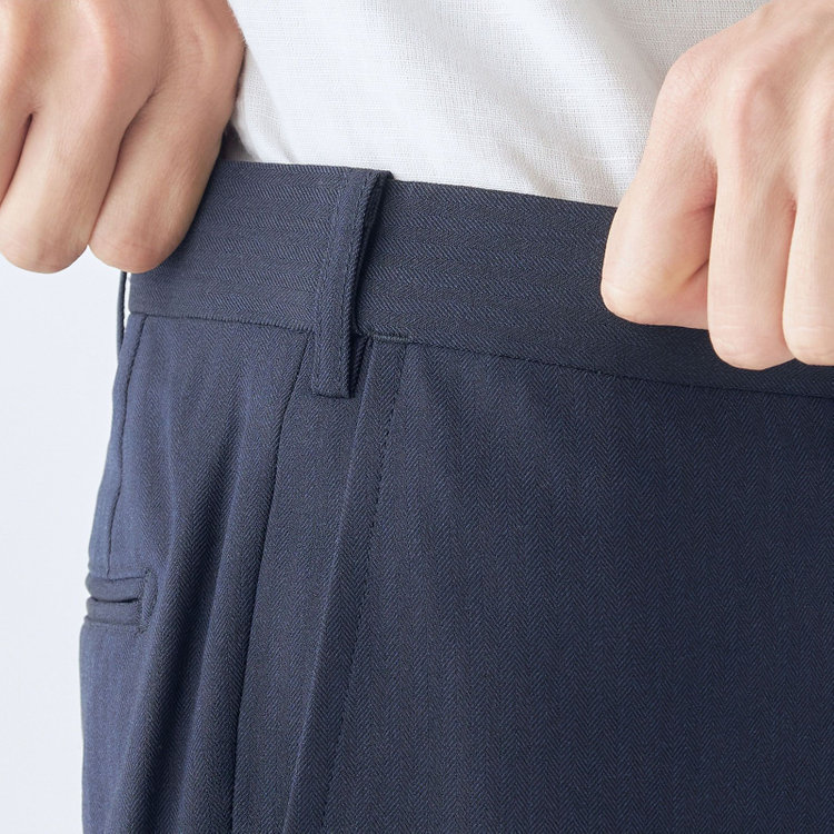 ブラックライン 【SLIM TAPERED】【年間】0タックテーパードパンツ/ネイビー×シャドーストライプ/ウエストムーブ/ウォッシャブル/4S SUSTAINABILITY&ECOLOGY FABRIC/※裾上げ必要 紺中間