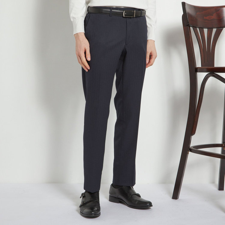 ブラックライン 【WEB限定】【発送在庫あり】【SLIM TAPERED】【年間】ウォッシャブル0タックテーパードパンツ/ネイビー×シャドーストライプ/ウエストシャーリング仕様/裾上げ済仕様 紺中間