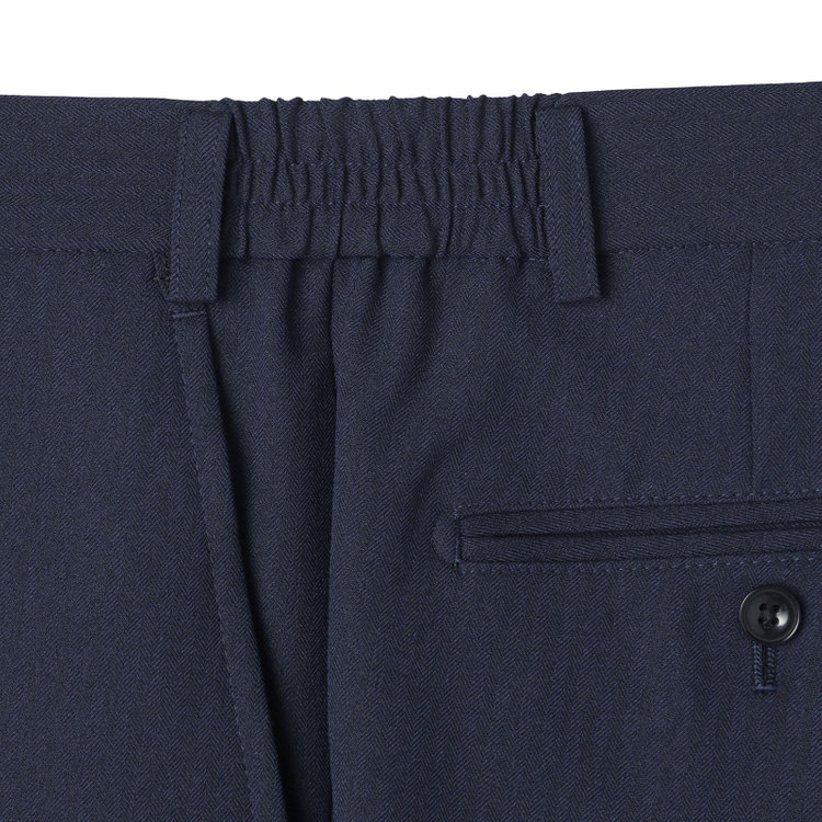 ブラックライン 【SLIM TAPERED】【年間】2釦シングルスリーピーススーツ 0タック/ネイビー×ヘリンボーン /ウエストシャーリング/4S TAKE OUT SUITS /リバーシブルベスト（グレー）/※パンツ裾上げ済仕様 紺中間