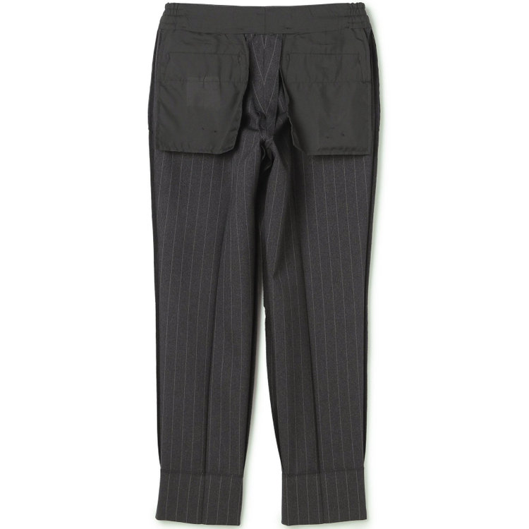 ブラックライン 【SLIM TAPERED_2】【秋冬】2釦シングルスリーピーススーツ 0タック/グレー×ストライプ/ウエストシャーリング/4S SUSTAINABILITY&ECOLOGY FABRIC/※パンツ裾上げ済仕様 グレー濃色