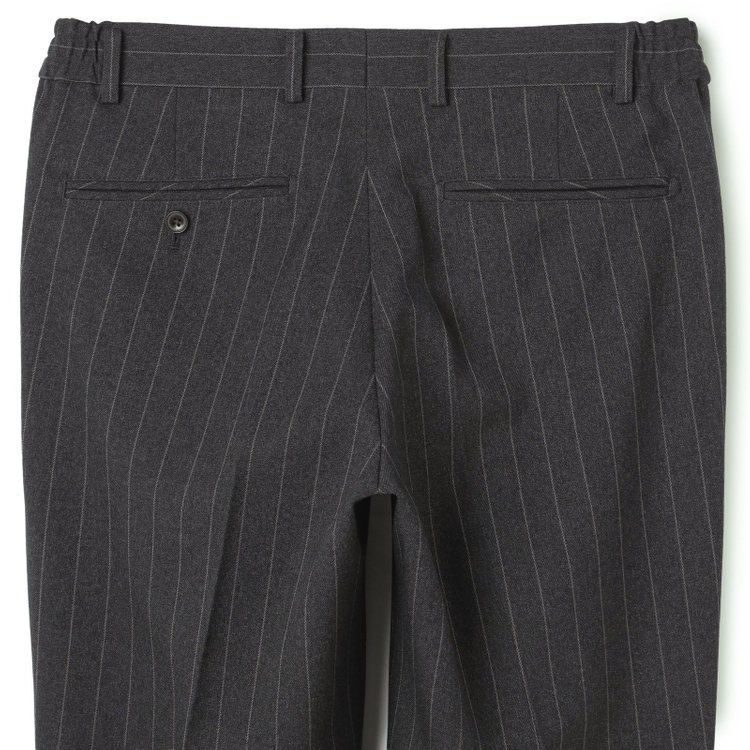 ブラックライン 【SLIM TAPERED_2】【秋冬】2釦シングルスリーピーススーツ 0タック/グレー×ストライプ/ウエストシャーリング/4S SUSTAINABILITY&ECOLOGY FABRIC/※パンツ裾上げ済仕様 グレー濃色