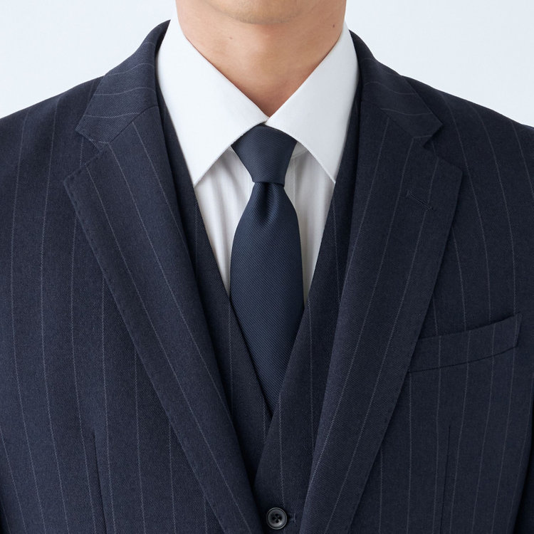 ブラックライン 【発送在庫あり】【SLIM TAPERED_2】【秋冬】2釦シングルスリーピーススーツ 0タック/ネイビー×ストライプ/ウエストシャーリング/4S SUSTAINABILITY&ECOLOGY FABRIC/※パンツ裾上げ済仕様 紺濃色