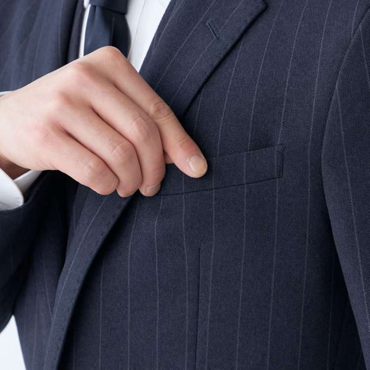 ブラックライン 【発送在庫あり】【SLIM TAPERED_2】【秋冬】2釦シングルスリーピーススーツ 0タック/ネイビー×ストライプ/ウエストシャーリング/4S SUSTAINABILITY&ECOLOGY FABRIC/※パンツ裾上げ済仕様 紺濃色
