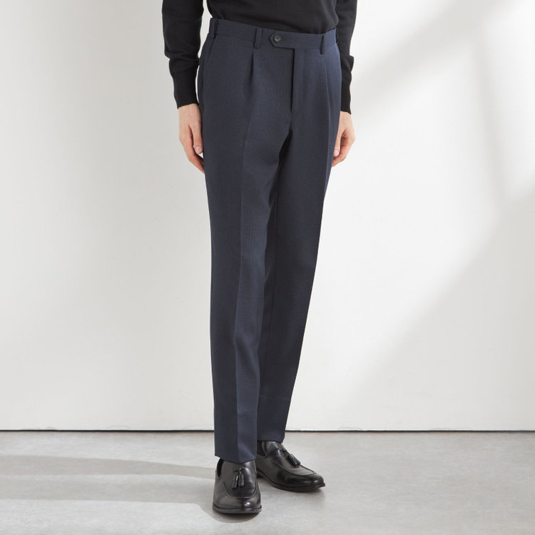 SUIT SELECT　アウトレット 【WEB限定/OUTLET/日焼け等有】【CLASSICO TAPERED】【秋冬】2釦シングルスーツ 1タック/ネイビー＆ブラック×ハウンドトゥース/ウエストムーブ/4S /※パンツ裾上げ済仕様 紺中間