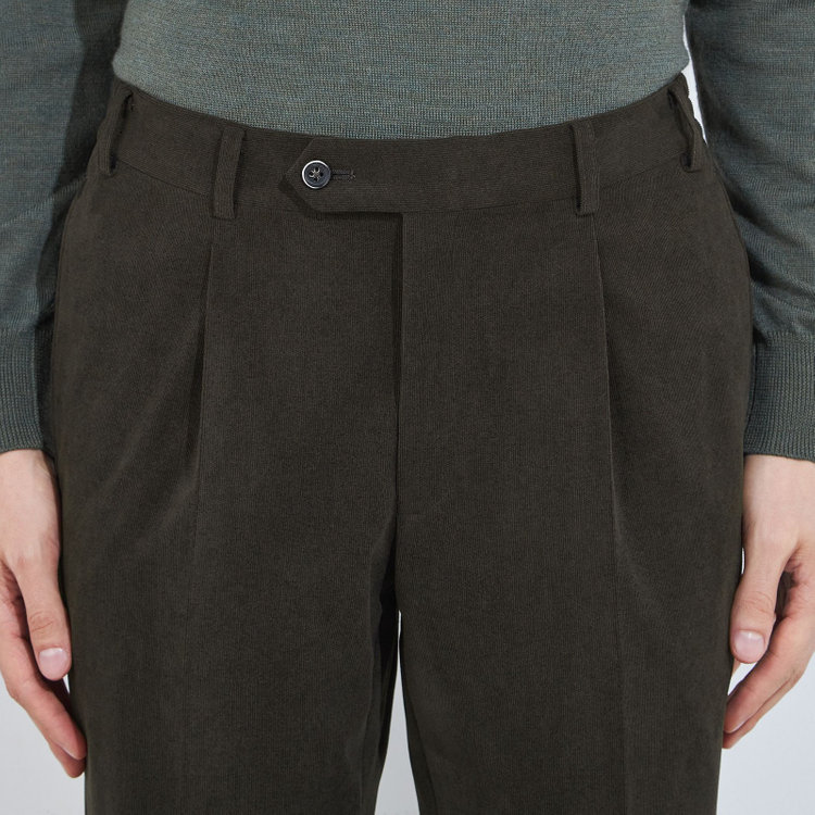 シルバーライン 【CLASSICO TAPERED】【秋冬】1タックテーパードパンツ/カーキ×コーデュロイ/ウエストシャーリング/4S SUSTAINABILITY&ECOLOGY FABRIC/※裾上げ必要 黄淡色