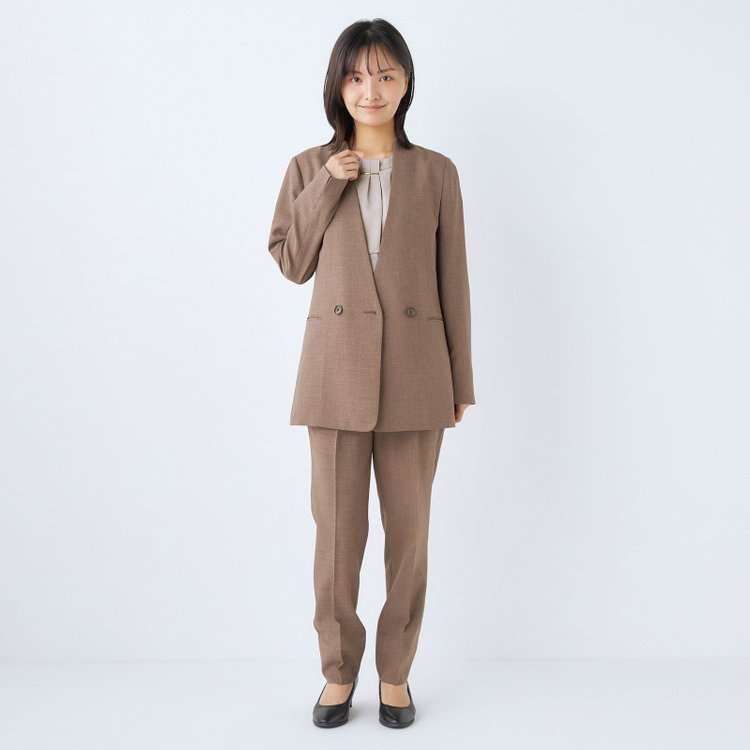 シルバーライン 【RELAX TAPERED】【年間】ノーカラー 2釦1掛けダブル/パンツスーツ/ブラウン/ウエスト内側アジャスター/ウォッシャブル/Naturemier/※パンツ裾上げ済仕様 茶中間