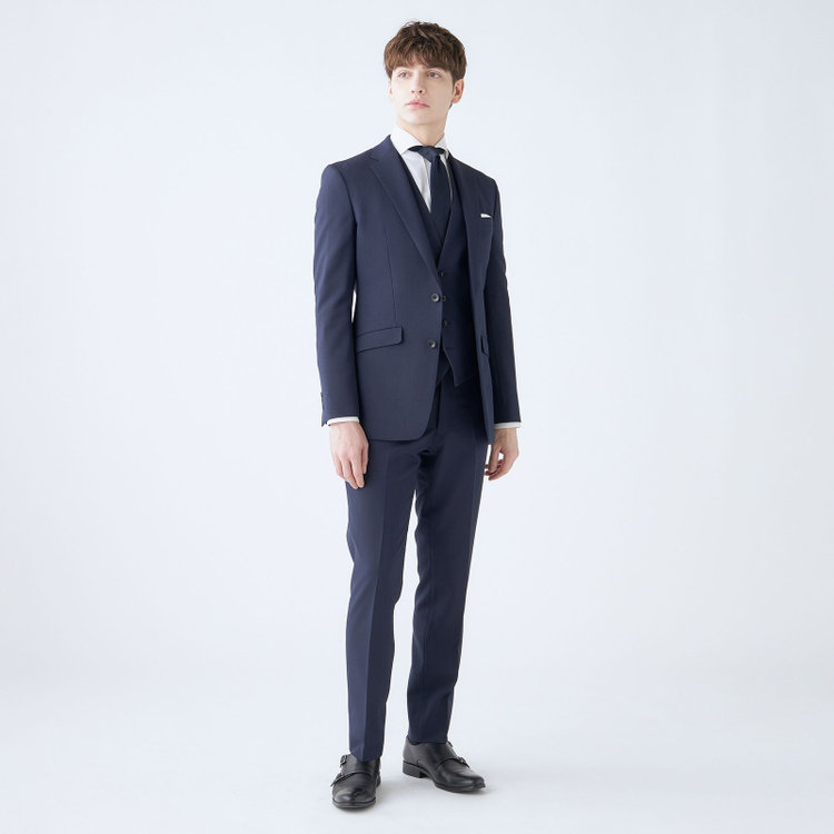 ブラックライン 【SLIM TAPERED_2】【年間】2釦シングルスリーピーススーツ 0タック/ネイビー×シャドーストライプ/ウエストシャーリング/4S SUSTAINABILITY&ECOLOGY FABRIC/リバーシブルベスト仕様（グレー）/※パンツ裾上げ済仕様 紺濃色