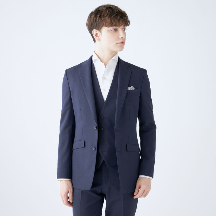 ブラックライン 【SLIM TAPERED_2】【年間】2釦シングルスリーピーススーツ 0タック/ネイビー×シャドーストライプ/ウエストシャーリング/4S SUSTAINABILITY&ECOLOGY FABRIC/リバーシブルベスト仕様（グレー）/※パンツ裾上げ済仕様 紺濃色