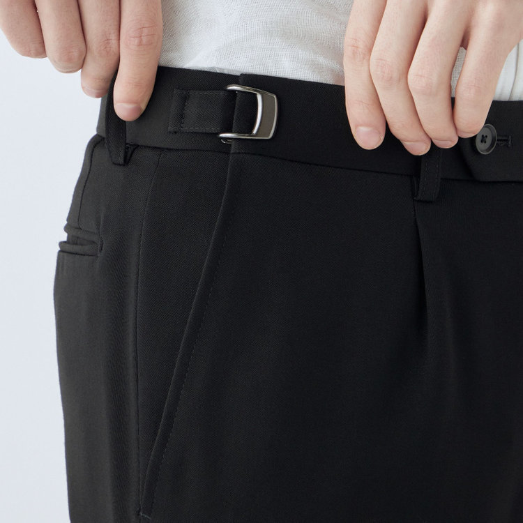 シルバーライン 【CLASSICO TAPERED】【年間】【フォーマル対応可】2釦シングルフォーマルスーツ 1タック/ブラック×ソリッド/BISHU JAPAN FABRIC Super100's/ウエストサイドアジャスター仕様/※裾上げ必要 黒