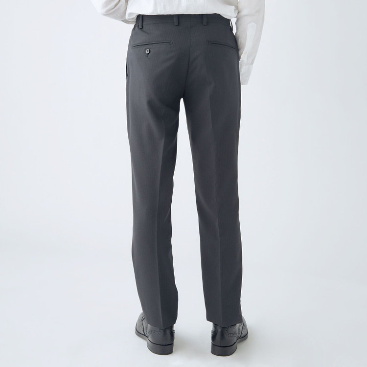 ブラックライン 【SLIM TAPERED_2】【年間】2釦シングルスリーピーススーツ 0タック/ダークグレー×シャドーストライプ/ウエストシャーリング/4S SUSTAINABILITY&ECOLOGY FABRIC/リバーシブルベスト（グレー）/※パンツ裾上げ済仕様 グレー濃色