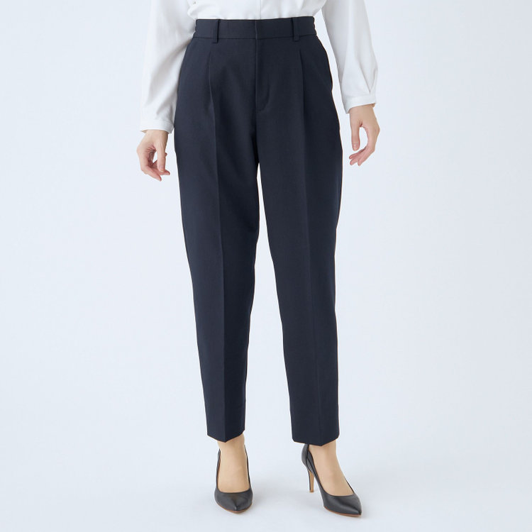 シルバーライン 【発送在庫あり】【RELAX TAPERED】【年間】ノーカラー ホック留めパンツスーツ/ネイビー/ウォッシャブル/ウエストシャーリング仕様/※パンツ裾上げ済仕様 紺中間