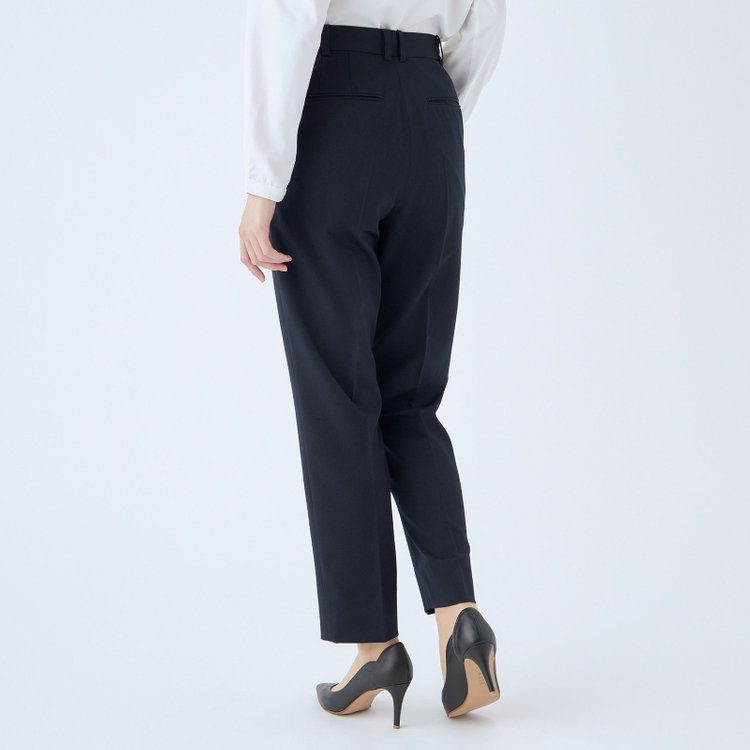 シルバーライン 【発送在庫あり】【RELAX TAPERED】【年間】ノーカラー ホック留めパンツスーツ/ネイビー/ウォッシャブル/ウエストシャーリング仕様/※パンツ裾上げ済仕様 紺中間