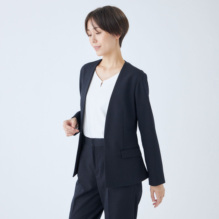 シルバーライン 【発送在庫あり】【RELAX TAPERED】【年間】ノーカラー ホック留めパンツスーツ/ネイビー/ウォッシャブル/ウエストシャーリング仕様/※パンツ裾上げ済仕様 紺中間