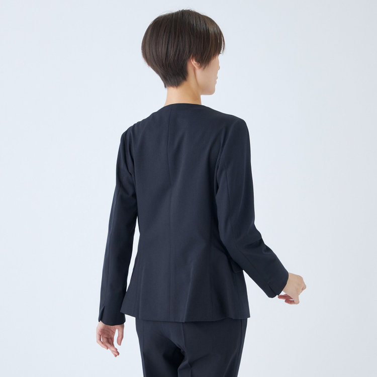 シルバーライン 【発送在庫あり】【RELAX TAPERED】【年間】ノーカラー ホック留めパンツスーツ/ネイビー/ウォッシャブル/ウエストシャーリング仕様/※パンツ裾上げ済仕様 紺中間