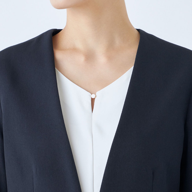 シルバーライン 【発送在庫あり】【RELAX TAPERED】【年間】ノーカラー ホック留めパンツスーツ/ネイビー/ウォッシャブル/ウエストシャーリング仕様/※パンツ裾上げ済仕様 紺中間