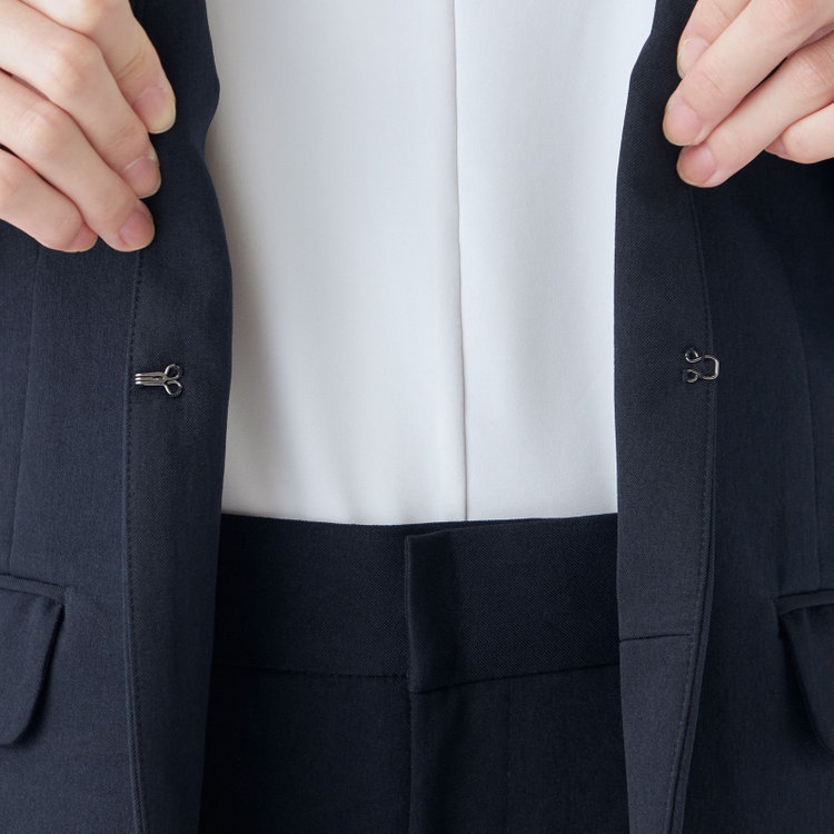 シルバーライン 【発送在庫あり】【RELAX TAPERED】【年間】ノーカラー ホック留めパンツスーツ/ネイビー/ウォッシャブル/ウエストシャーリング仕様/※パンツ裾上げ済仕様 紺中間