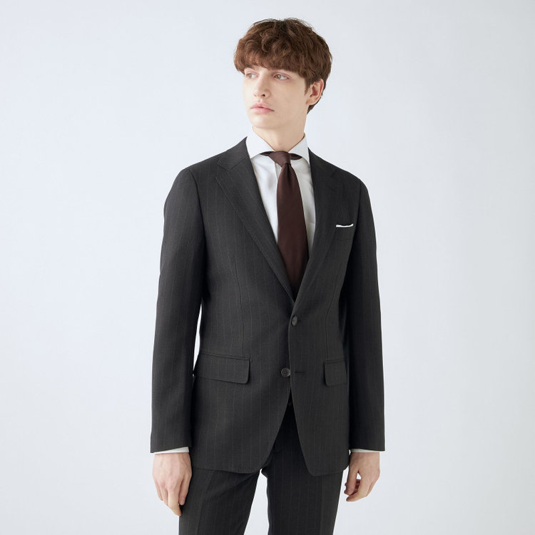 シルバーライン 【CLASSICO TAPERED】【秋冬】2釦シングルスーツ 1タック/グレー×ストライプ/ウエストムーブ/4S SUSTAINABILITY&ECOLOGY FABRIC/※パンツ裾上げ済仕様 黒
